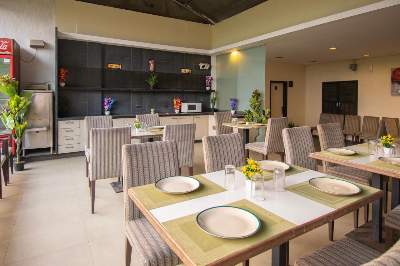 Octave Koregaon Park Pune Exterior foto