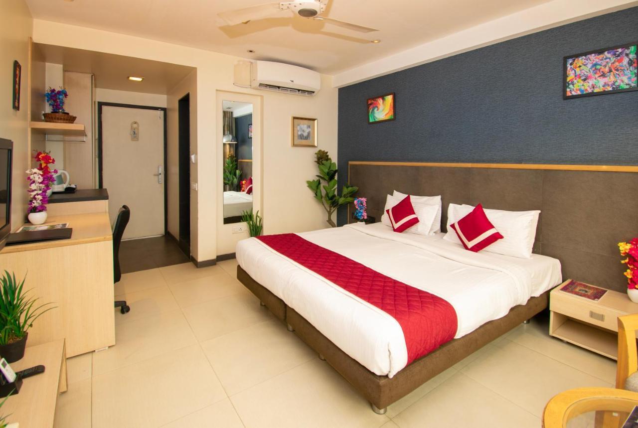 Octave Koregaon Park Pune Exterior foto